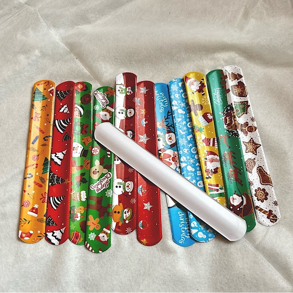Slap Bracelet 12 Pieces Christmas Theme Kids Party Lightweight New - Picture 2 of 4